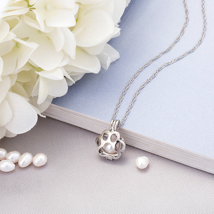 Glowing Paw Necklace – Animal Pendant with Night Light Effect